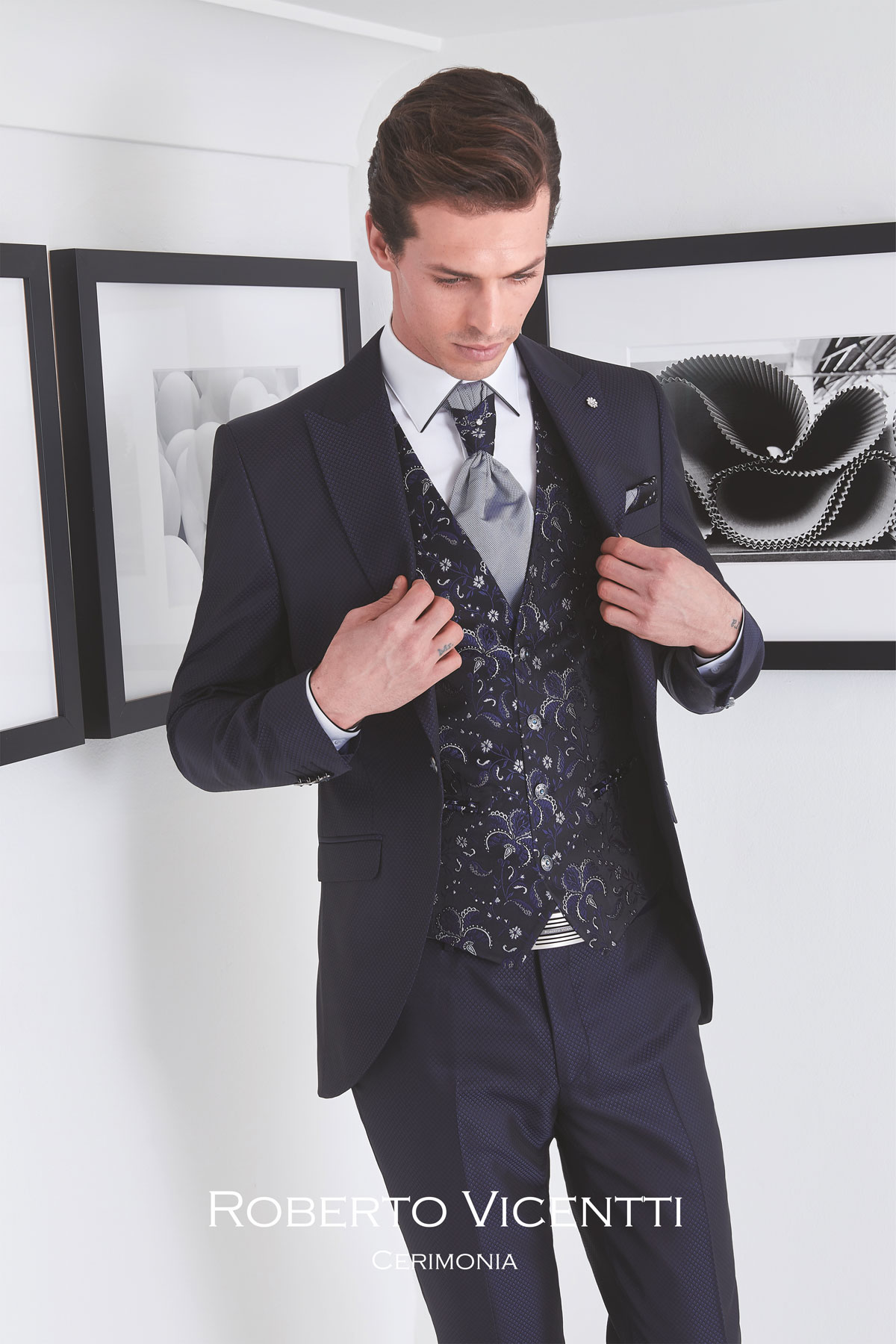  Produto: COR 28, Categoria: Fatos de noivo, Ano: 2020, Marca Roberto Vicentti