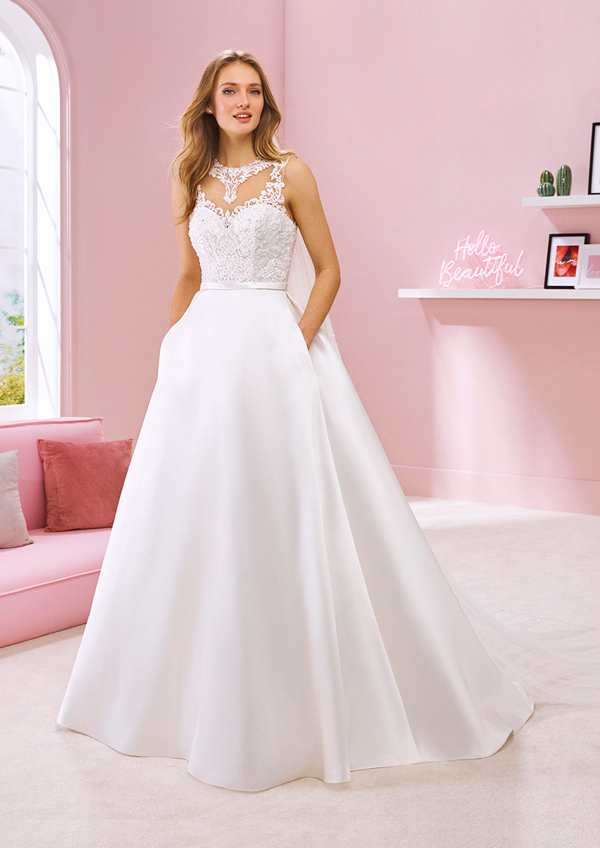  Produto: Raveena, Categoria: Vestidos de Noiva, Ano: 2020, Marca White One