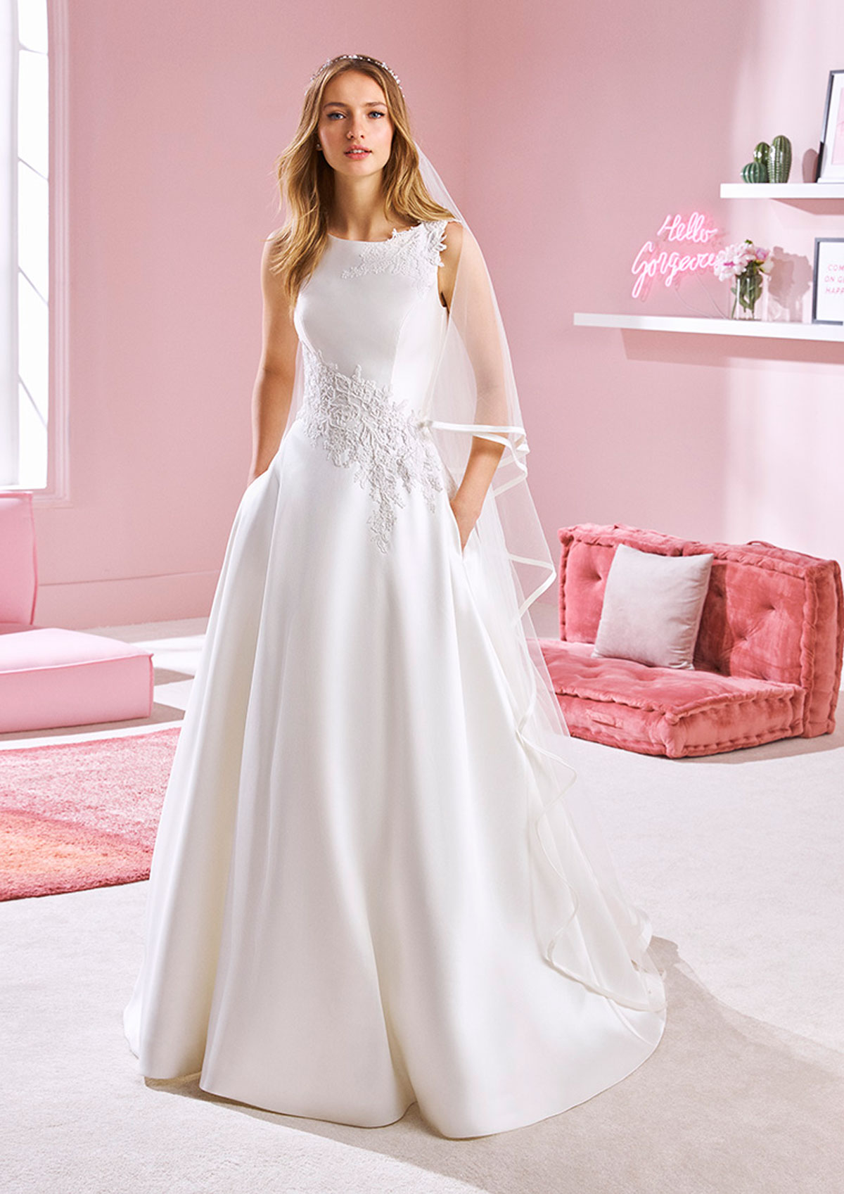 Produto: Whitney, Categoria: Vestidos de Noiva, Ano: 2020, Marca White One