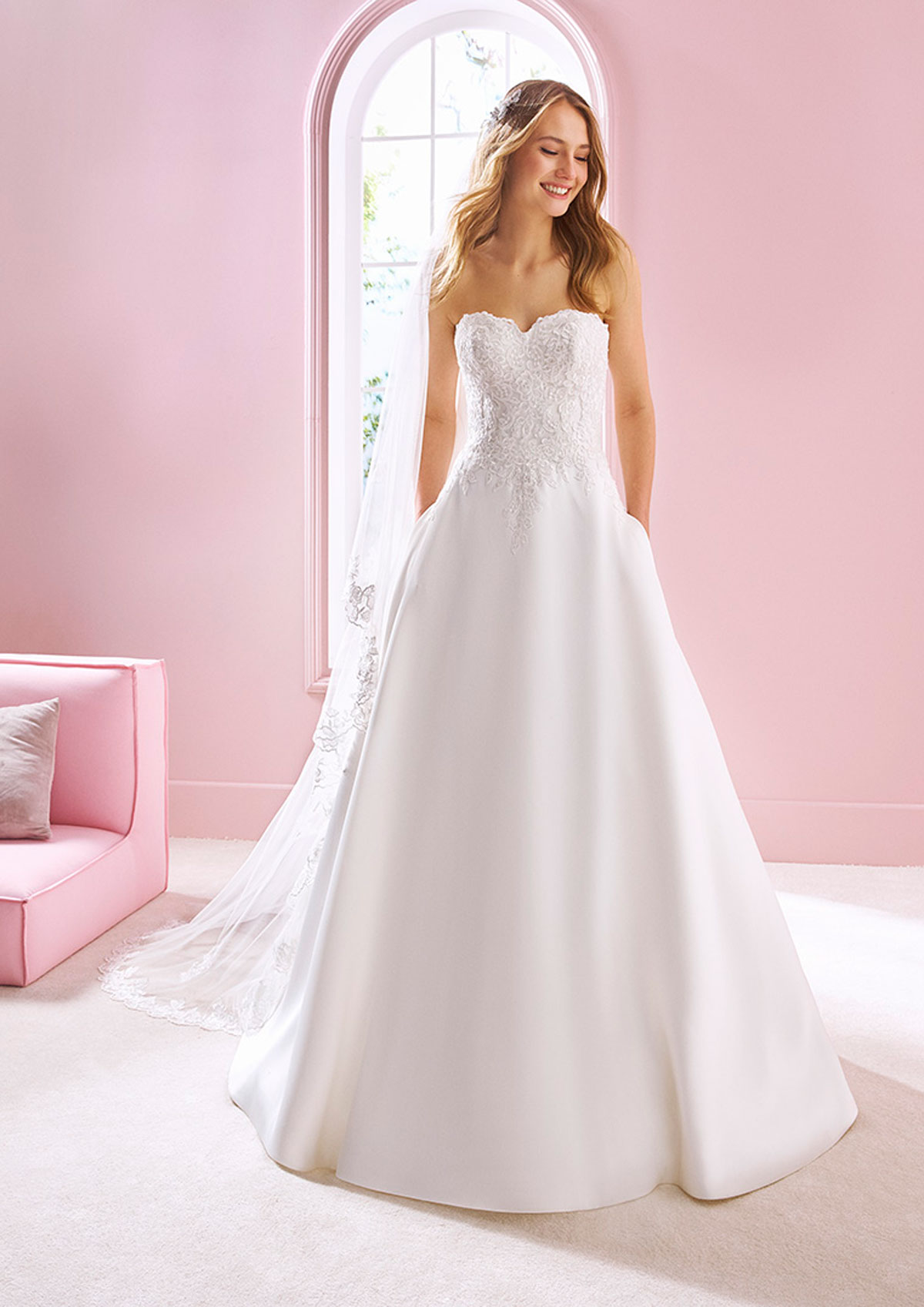  Produto: Yvonne, Categoria: Vestidos de Noiva, Ano: 2020, Marca White One