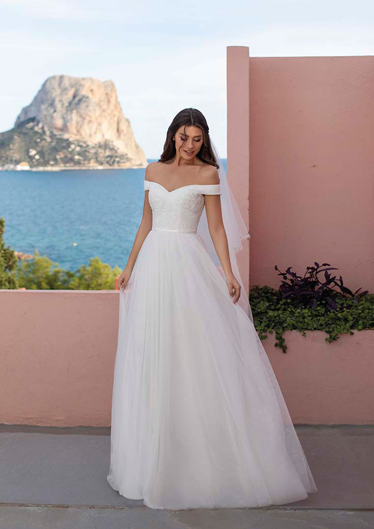 Produto: Cardinal, Categoria: Vestidos de Noiva, Ano: 2021, Marca White One