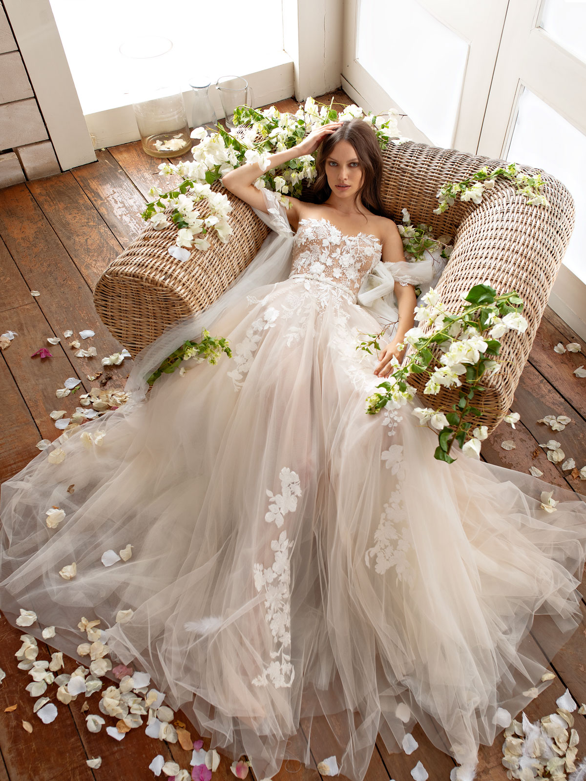 Imagem do Post: Julie Vino – Elia Vatine da categoria Vestidos de Noiva