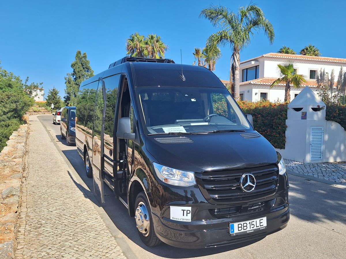 Imagem do casamento de Emily e Henry