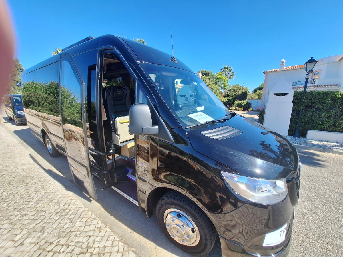 Imagem do casamento de Emily e Henry